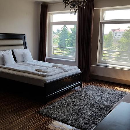 Sunlight Studio Apartment Орадеа Екстериор снимка