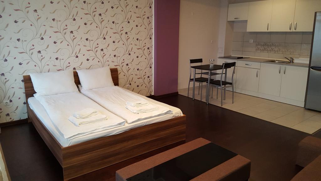 Sunlight Studio Apartment Орадеа Екстериор снимка