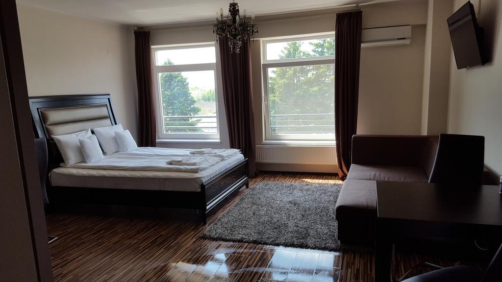 Sunlight Studio Apartment Орадеа Екстериор снимка